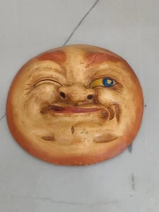 Vth WINKING MAN IN THE MOON Targa Figura Dipinta Arte Popolare Volto Halloween - Foto 1 di 12
