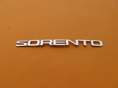 11 12 13 14 15 KIA SORENTO PUERTA TRASERA CROMO EMBLEMA LOGOTIPO INSIGNIA SIGNO SÍMBOLO A41707 Foto 1 de 4