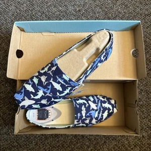 NEU Toms Alpargata Glow The Dark Damenschuhe Haifischmuster Größe 9,5 blau Slipper - Bild 1 von 6