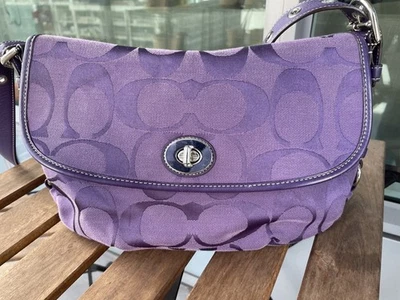 Bolso de hombro vintage Y2K Coach Signature púrpura con solapa F1026-F15171 - Ajustable Correa Foto 1 de 4