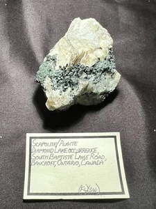 Skapolite mit Augit, Diamond Lake Occurance, S. Baptiste Lake Rd, Bancroft, auf - Bild 1 von 6