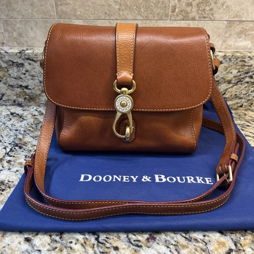 Dooney And Bourke 佛罗伦萨小号 Ashley 邮差包干邑 - 二手状况完好 — 第 1/4 张图片