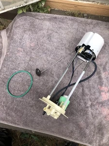85556372 Genuine GM Fuel Tank Fuel Pump Module Kit (2020-2025) - Picture 1 of 12