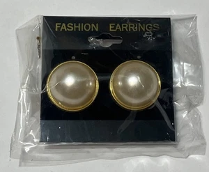 Goldfarbene Kunstperlen Perlen Clip auf Ohrringe Neu im Paket  - Bild 1 von 2