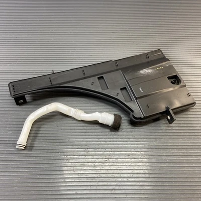 2014-2022 Maserati Ghibli limpador de para-brisa lavadora reservatório tanque e bomba fabricante de equipamento original - Imagem 1 de 4