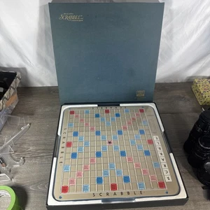 SCRABBLE DELUXE Edition Rotating Turntable 100% COMPLETE 1979 Mahogany Tiles 100 - Picture 1 of 10