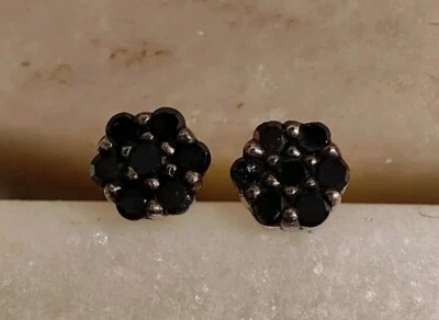 Aretes de diamantes negros chapados en platino 925 Foto 1 de 4