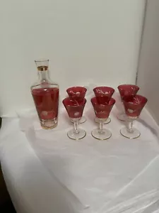 Decanter Mid-Century rosso mirtillo/rubino con 6 bicchieri a stelo - Foto 1 di 4