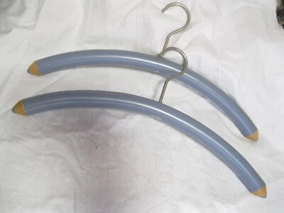 2  Designer Kleiderbügel Bleistift Design Franz. J. Schulte Buntstift Holz - Bild 1 von 4