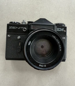 ZENIT TTL 35 mm CAMERA - Picture 1 of 7