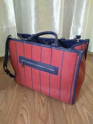 Cartera de mano International Concept roja azul Foto 1 de 4