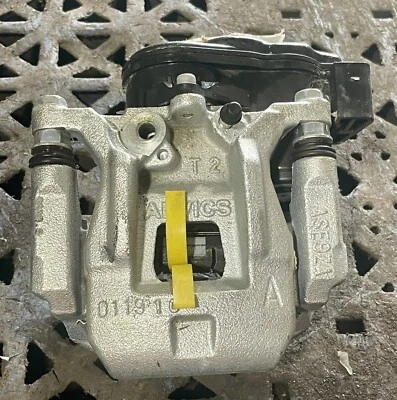 Nissan Altima 2019 2020 pinza trasera derecha #o119 A Foto 1 de 4