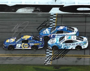 2024 Chase Elliott Kyle Larson Ross Chastain dreifach signiertes Autogramm 8 x 10 Foto Echtheitszertifikat - Bild 1 von 1