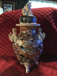 Chinese Satsuma detailed covered urn w/ Foo Dog LARGE - Bild 1 von 12