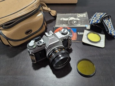 Kit de cámara fotográfica Canon AT-1 SLR con Canon FD 50mm f1.8 S.C. Lente  Foto 1 de 4