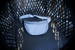 LOQI 100 % reflektierende silberne Gürteltasche – kompakt & stilvoll (japanische Version) - Bild 1 von 5