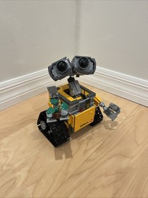 LEGO Wall-E (NOT REAL LEGO) Missing 2 Pieces Good Condition. No Box