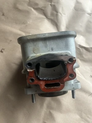 17F23 Seadoo GTi 717 720 2000 núcleo de cilindro 290923805 421000056 A - Imagem 1 de 4