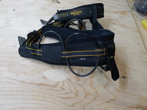 Arnés de ajuste rápido mediano Misty Mountain Cadillac - Imagen 1 de 17