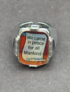 Vintage Apollo 11 Astronaut We Came In Peace Vari-Vue Kunststoff Flackerring Preis - Bild 1 von 6