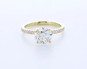 Anillo clásico de oro amarillo de 18 quilates de corte redondo E/VVS1 de diamantes creados en laboratorio de 2,6 quilates - Imagen 1 de 4
