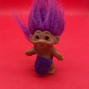 2005 Dam Troll Puppe lila Haare mit Tasche Handtasche 3 Zoll - Bild 1 von 5