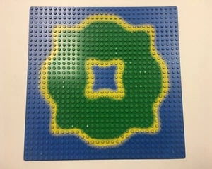LEGO Vintage Grundplatte 32 x 32 mit Insel- und Mittellagunenmuster - Set 6270 - Bild 1 von 3