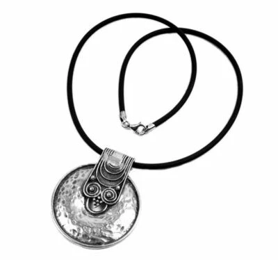 Minott Collana In Gomma Con Ciondolo Rotondo 21331 - Immagine 1 di 3