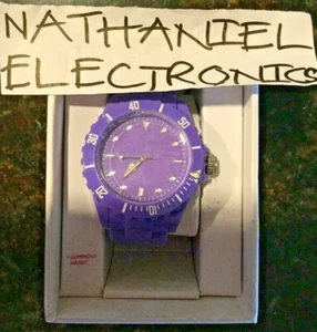 Xhilaration Polyurethan Armband rundes Gehäuse Polyurethanerple Zifferblatt Uhr Neu im Karton Che - Bild 1 von 4