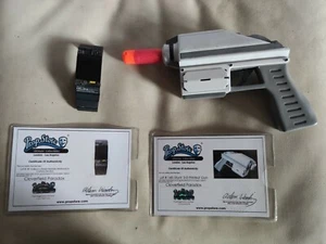 Cloverfield Paradox 3D Druck Pistole und Volkov's Kommunikator Uhr Propstore Coas  - Bild 1 von 8