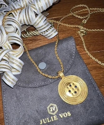 Collar y colgante de cuerda Julie Vos placa de oro de 24 k y cristal de zafiro  Foto 1 de 4