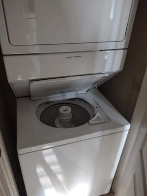 Whirlpool washing machine/dryer top/bottom stackable - Image 1 of 2