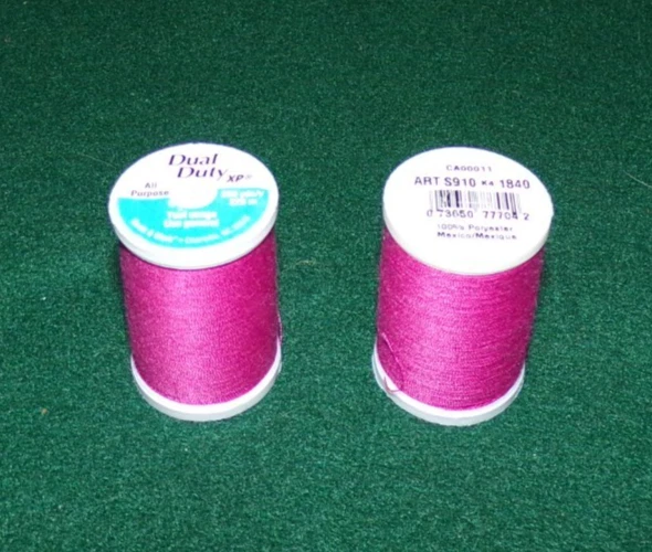 Coats & Clark, hilo de poliéster todo púrpura de doble trabajo, 250 yardas, rosa intenso (1840) Foto 1 de 1