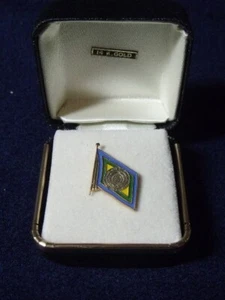 VINTAGE CITY OF DUBUQUE, IOWA  LAPEL PIN FLAG 14K GOLD " LA PETITE NUIT" - Picture 1 of 6