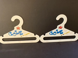 Percha de madera personalizada para niños COLE GUC - Imagen 1 de 2