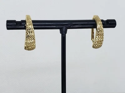 14k Yellow Gold Polished and Diamond-cut Leverback Vintage Earrings - Image 1 of 4