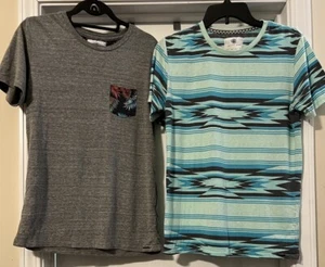 On The Byas T-Shirts Men Sz Small Short Sleeve 1 Aztec 1 Gray &Floral Pocket - Picture 1 of 17