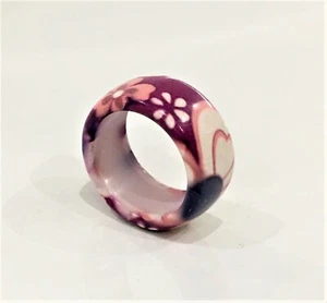 Summer Ring Size 8.5Lucite Acrylic Plastic Ring Purple Lavеnder Heart Flowers - Picture 1 of 12
