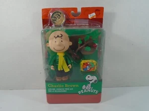 Forever Fun 2010--Navidad de cacahuetes--Figura de Charlie Brown con moneda (mira) - Imagen 1 de 8