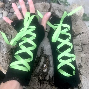 Guanti stringati neri corsetto verde fluo spandex gotico club rave psy - Foto 1 di 5