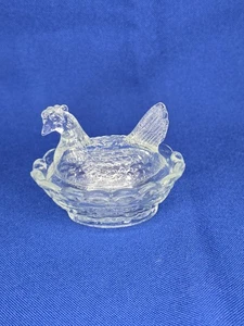 Boyd Gallina Miniatura en Nido Transparente.  Brilla casi nuevo 365.  Segundo cinco años. - Imagen 1 de 12