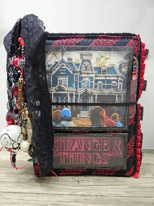 Handgefertigt Stranger Things Junk Journal Stoff genäht Einband 4 Signaturen Buch Anhänger - Bild 1 von 24
