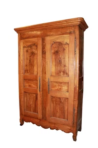 Armadio Provenzale di Inizio 1800 in Legno di Noce 2 Ante Chiuse - Foto 1 di 8