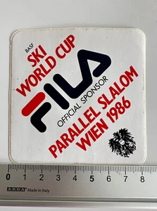 ADESIVO STICKER FILA SKI WORLD CUP BASF WIEN 1986 PARELLEL VINTAGE ANNI 80 NUOVO - Foto 1 di 1