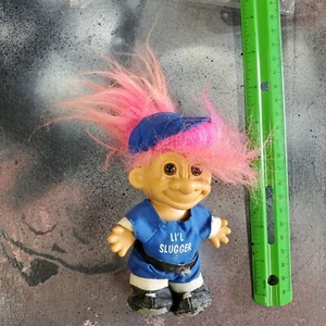Russ Troll Puppe Lil Slugger Vintage 90er Trollpuppe Sammlerstück rosa Haare 530L - Bild 1 von 4