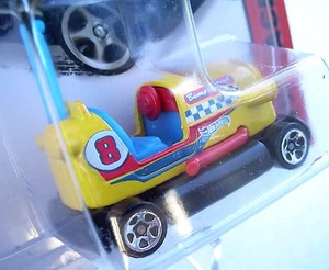 Coche de parachoques amarillo. Hot Wheels 2014 HW Race - Bump Around. ¡Nuevo en Blister Pack! - Imagen 1 de 4