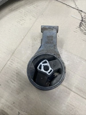 VAUXHALL ZAFIRA TOURER 2014 Gearbox Rear MOUNT 13248630 Astra - Image 1 of 4