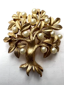 VINTAGE TRIFARI GOLD TONE METAL FAUX PEARL TREE SHAPED BROOCH PIN - Picture 1 of 6