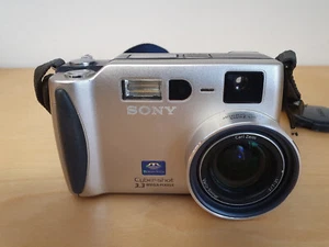 Sony DSC-S70 Cyber-shot 3,3MP Carl Zeiss Blitz Silver TOP - Bild 1 von 5