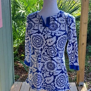 T By Talbots Top Womens SP Blue Floral Athletic Wear UPF 50+ Rayon From Bamboo - Picture 1 of 16